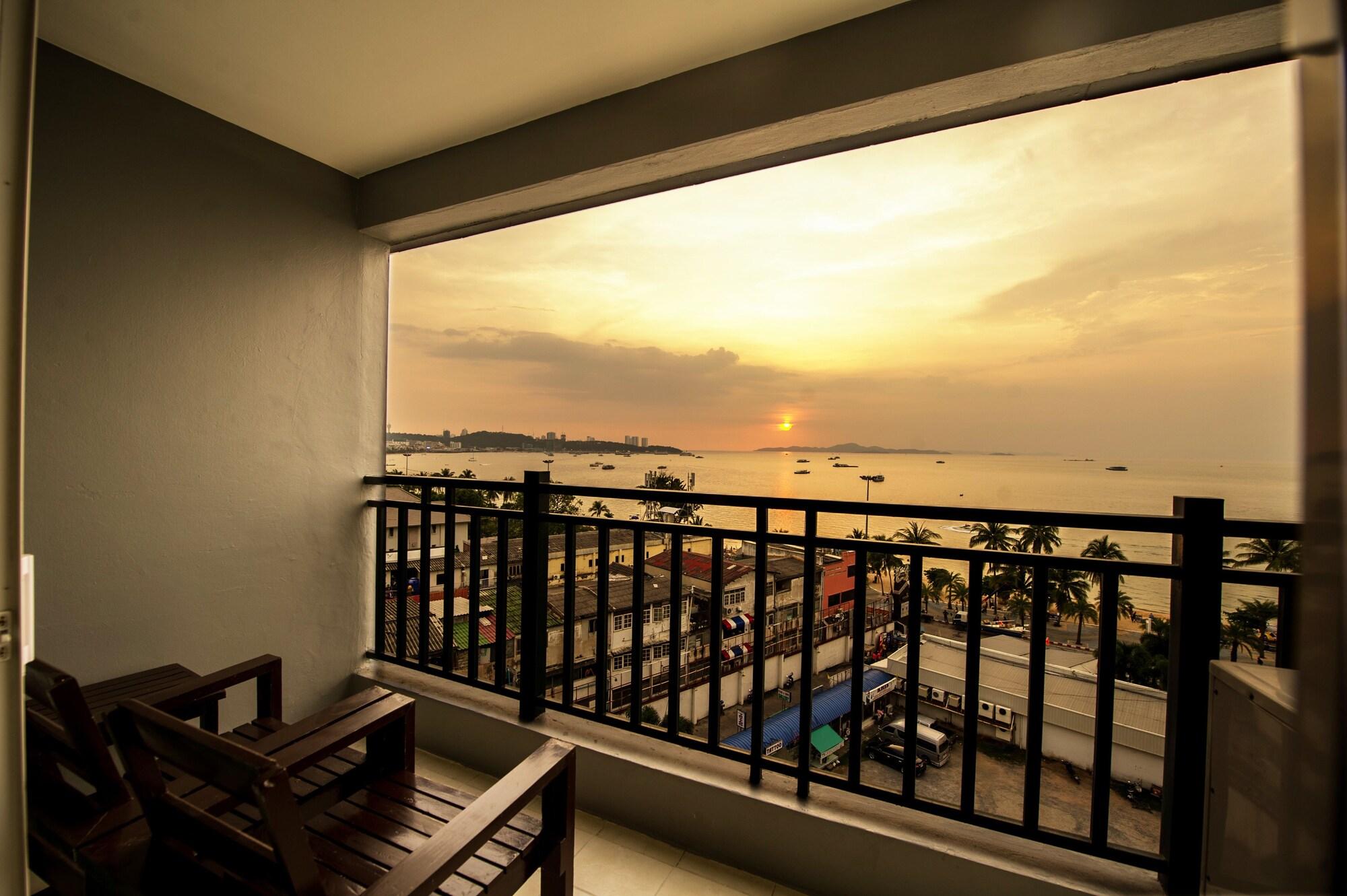 Hotel Selection Pattaya Exterior photo